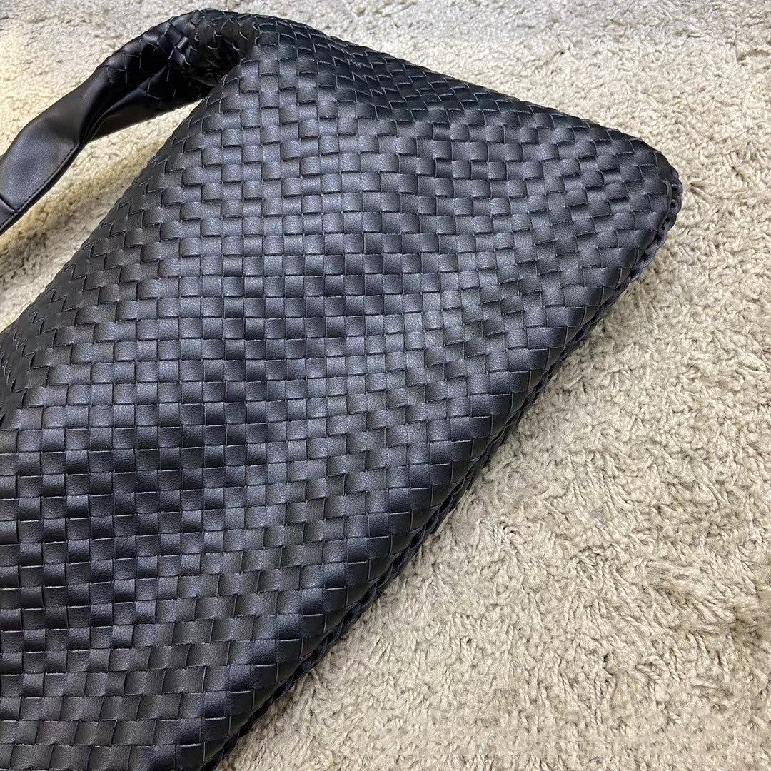Large Capacity Woven Shoulder Handbag