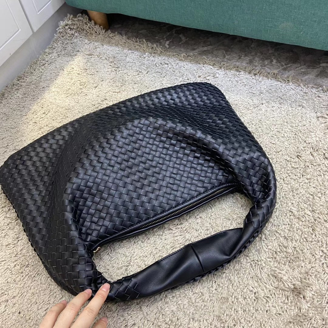 Large Capacity Woven Shoulder Handbag