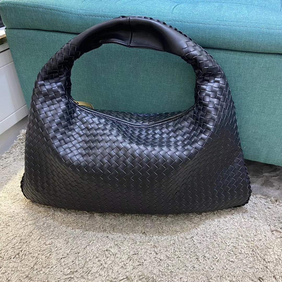 Large Capacity Woven Shoulder Handbag