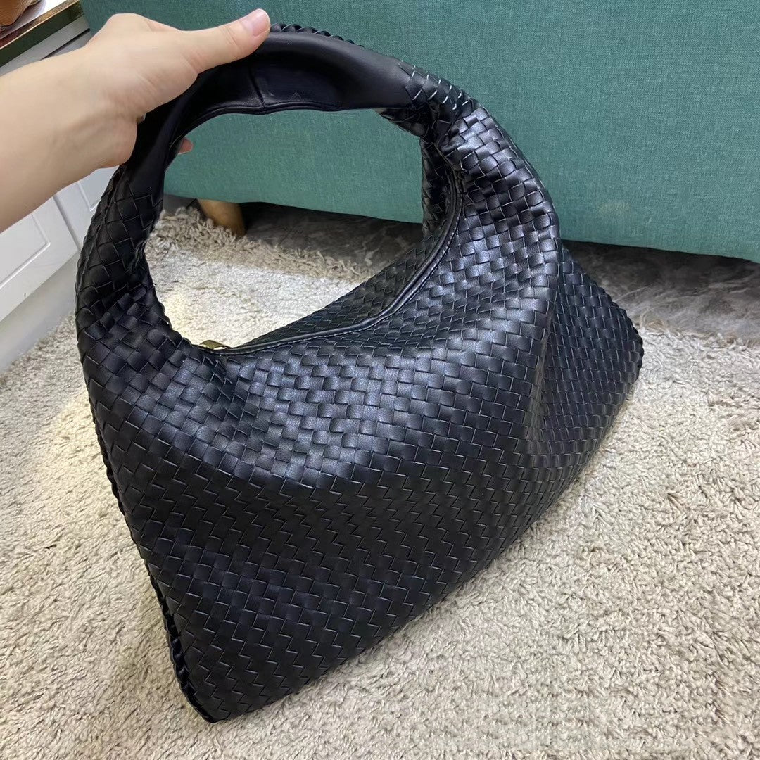 Large Capacity Woven Shoulder Handbag